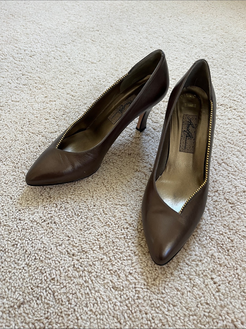 Amalfi Women's Brown Pointed-Toe Heels with Gold Trim 7.5B Office Career
